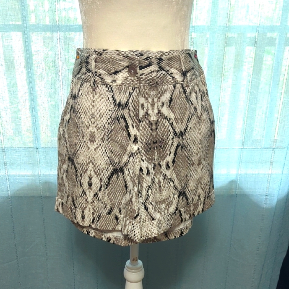 APT 9 SIZE 8 SNAKESKIN PRINT CUFFED SHORTS WOMEN'S POCKETS IN FRONT COTTON